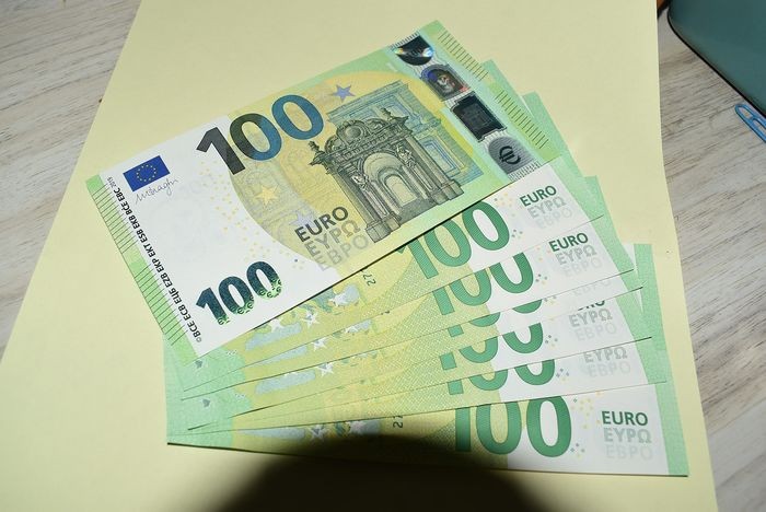 Euro-E100-Bills.jpg